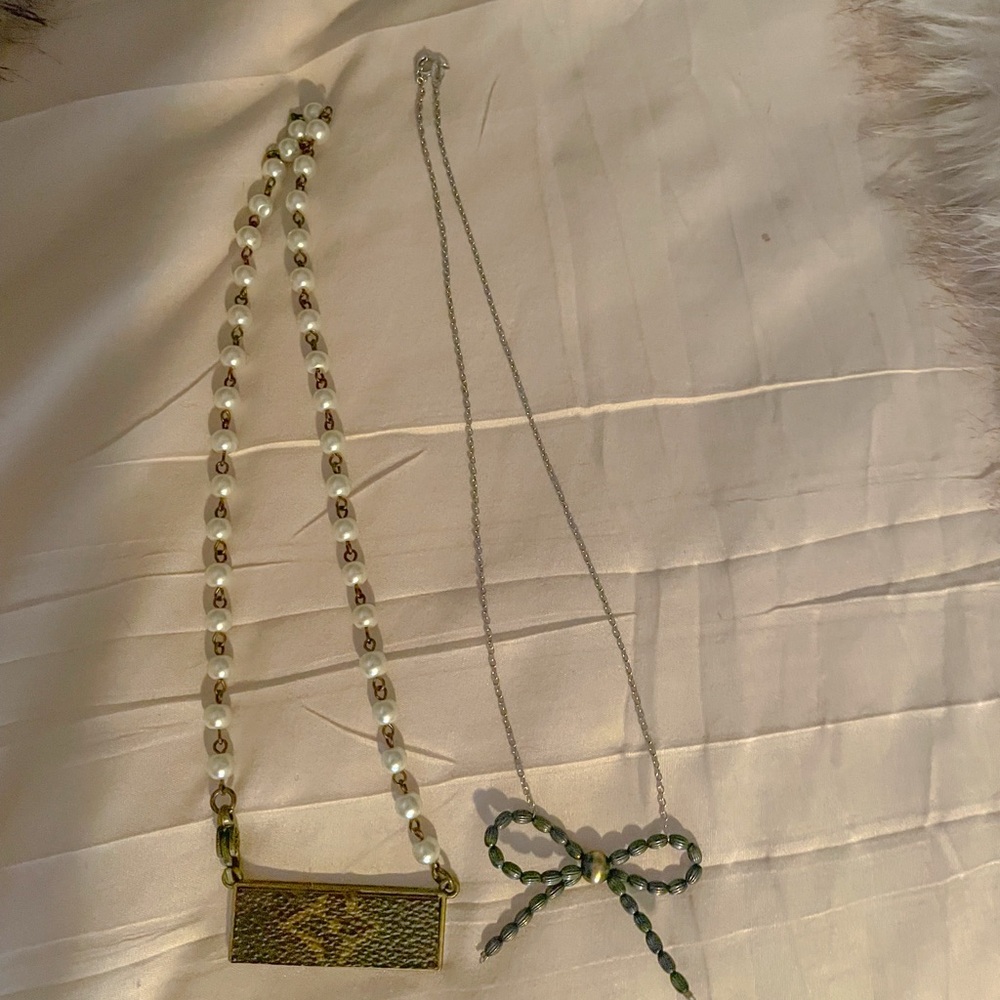 Elegant Pearl and Gold Necklace Set